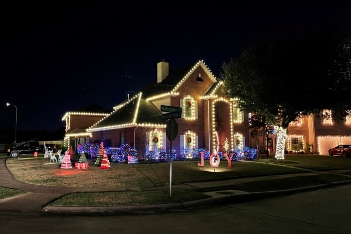 Top Rated Christmas Light Installation in Pearland TX - Lone Star Lights